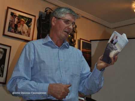 Поет Євген Постульга