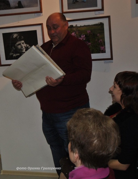 Пан меценат Лепський на презентації збірки віршів "Калинове сонце" Євгена Постульги - фінансував її таємно від дружини, щоб зробити їй сюрприз