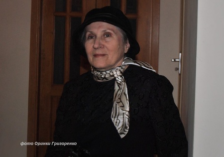 Анна Єфименко, дитяча поетеса на презентації збірки віршів "Калинове сонце" Євгена Постульги